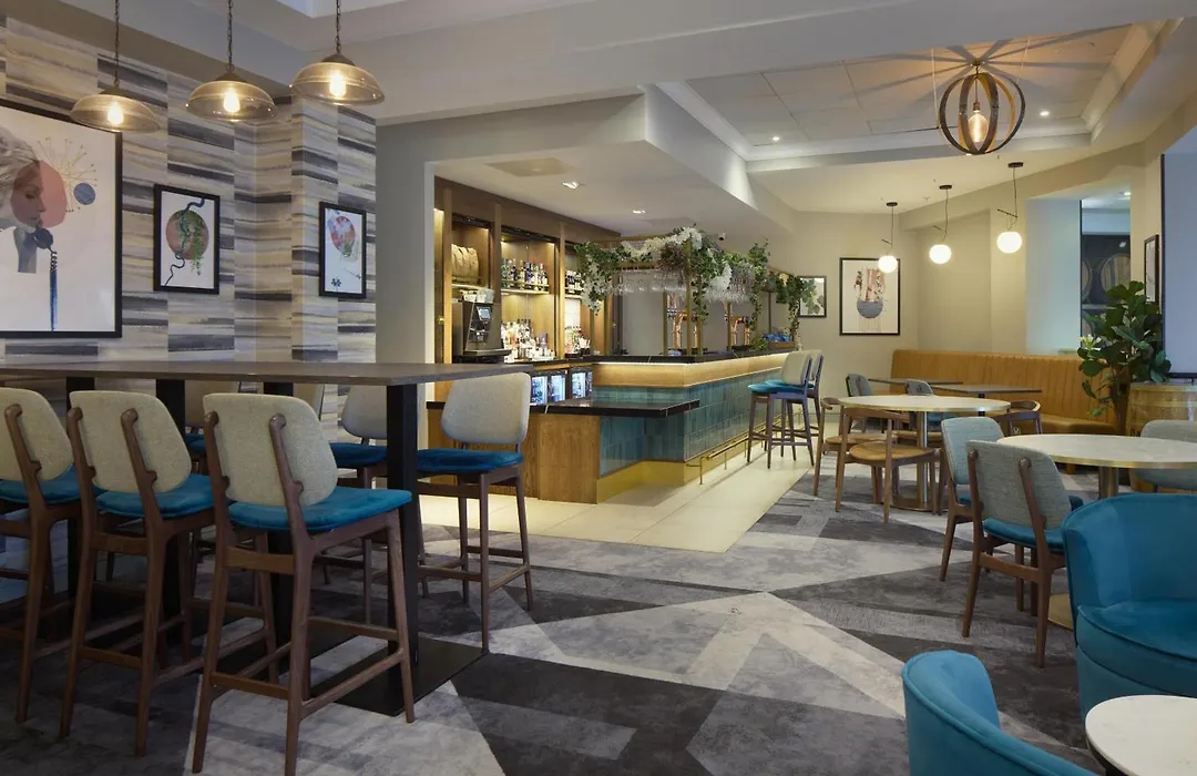 Doubletree By Hilton Dartford Bridge-1